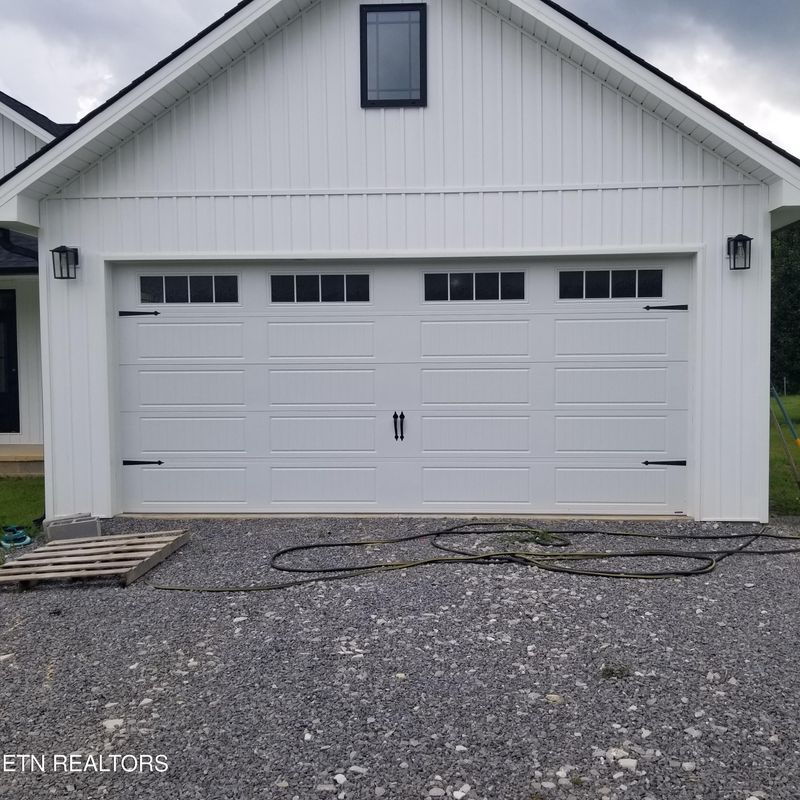 203 Circle Dr, Wartburg, TN 37887