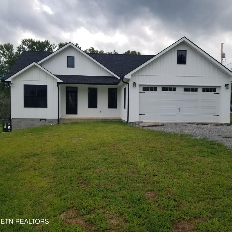 203 Circle Dr, Wartburg, TN 37887