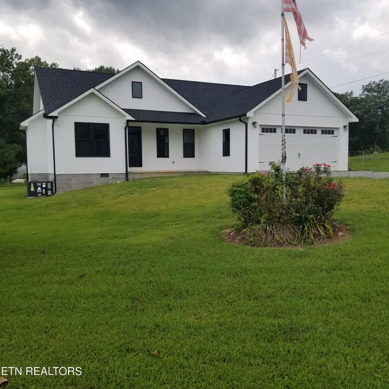 203 Circle Dr, Wartburg, TN 37887