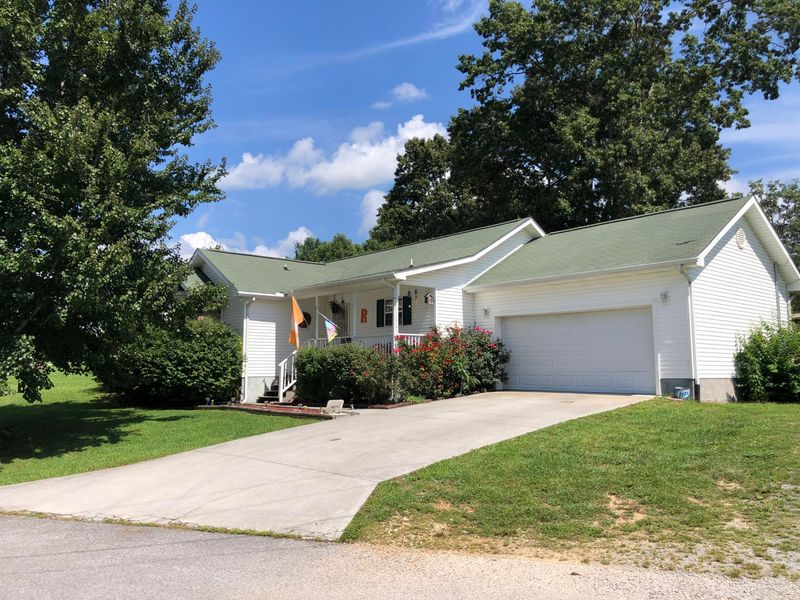203 Crowley Cir, Jacksboro, TN 37757