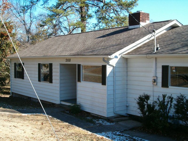 203 Outer Dr, Oak Ridge, TN 37830