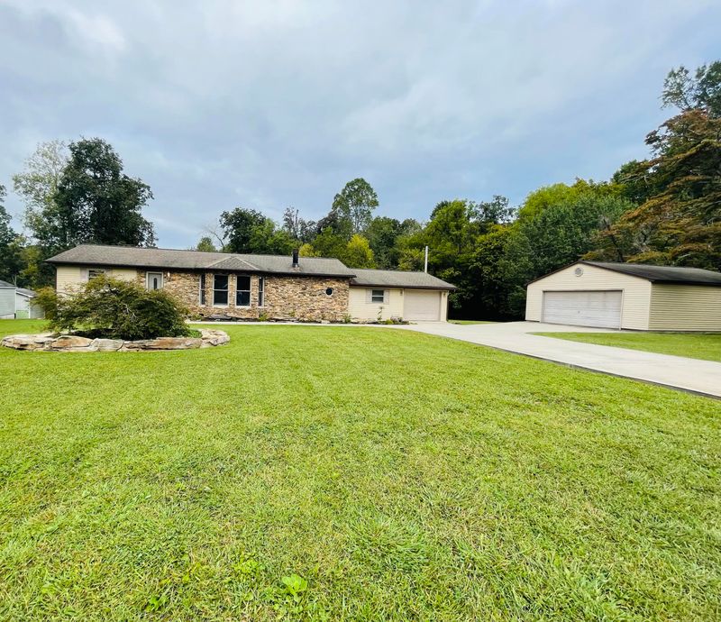 203 Reba Ln, Harriman, TN 37748