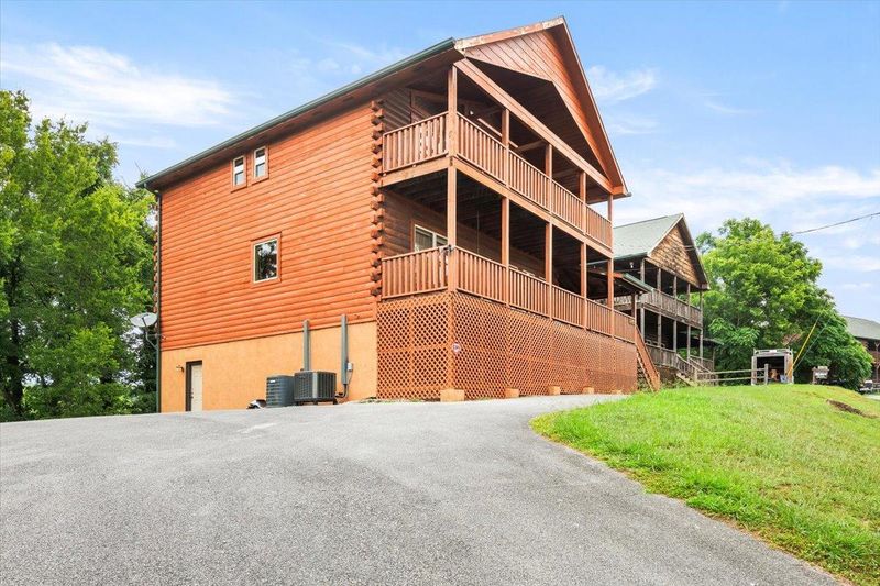 2031 Oakmont Dr, Sevierville, TN 37876