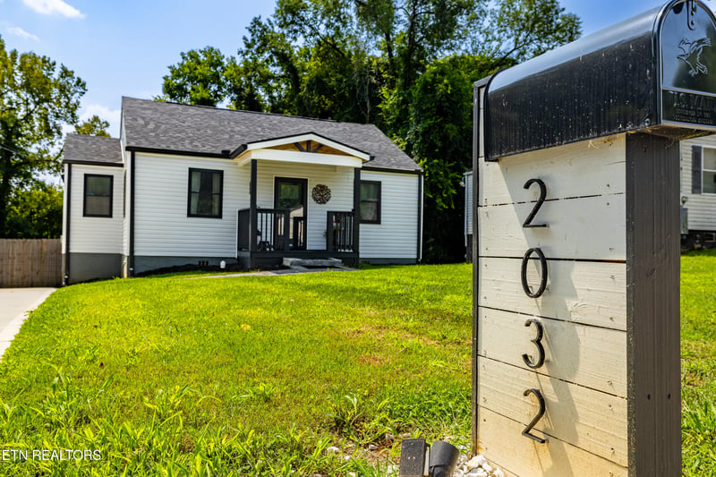 2032 Seminole Ave, Knoxville, TN 37915
