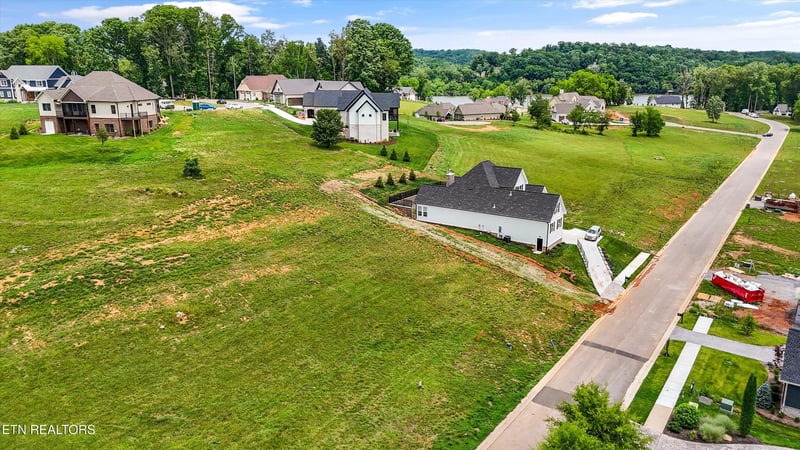 2033 Chestnut Ln, Loudon, TN 37774