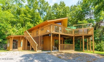 2033 Luzerne Dr, Gatlinburg, TN 37738
