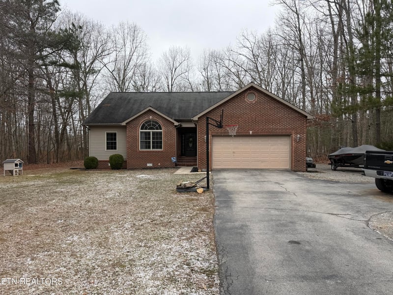 2034 Keno Dr, Crossville, TN 38572