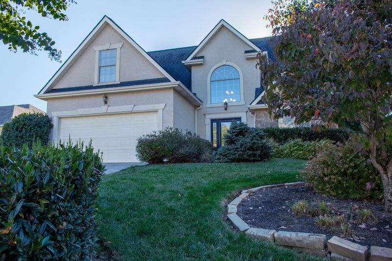2035 Saint Gregory's Ct, Knoxville, TN 37931