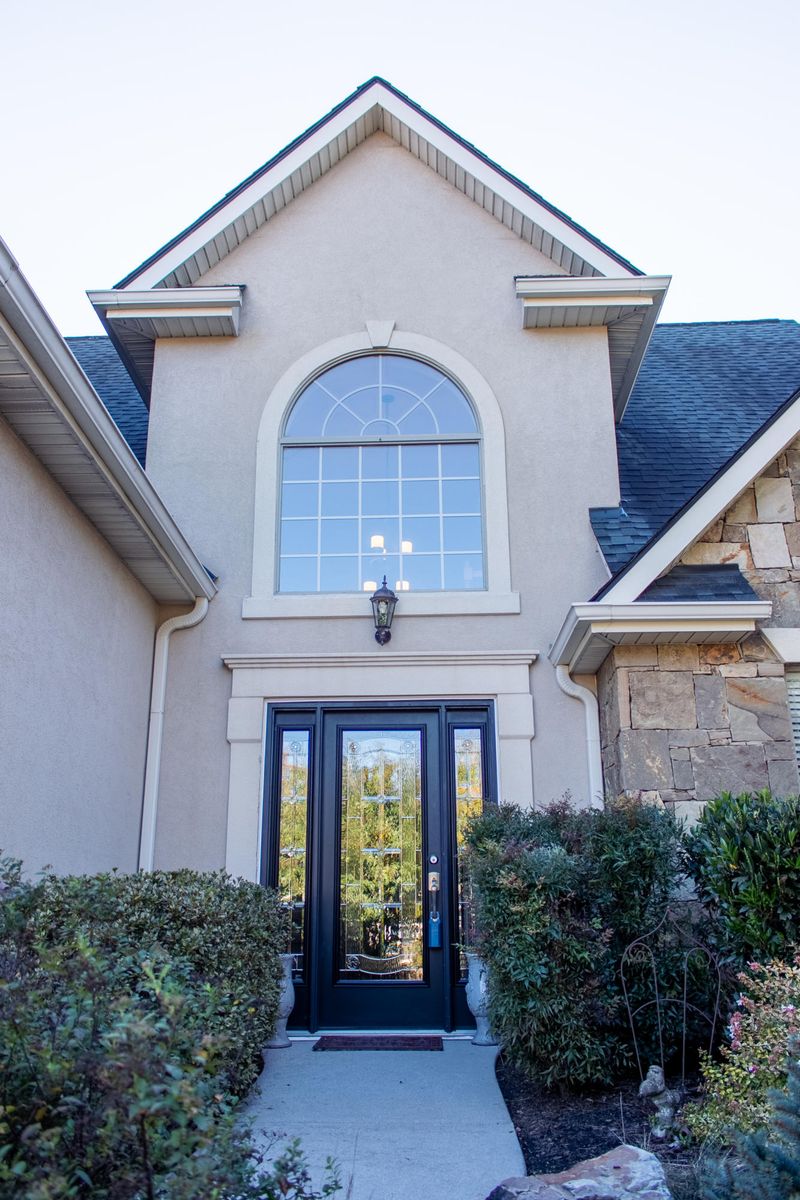 2035 Saint Gregory's Ct, Knoxville, TN 37931