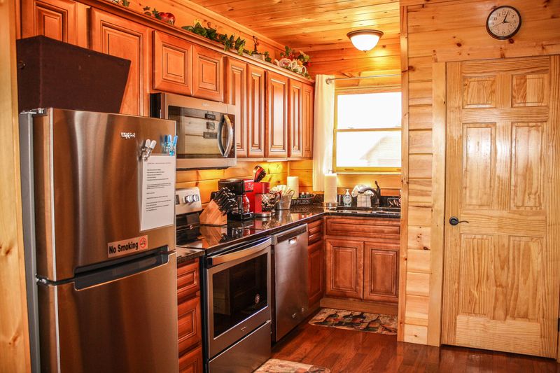 2036 Starr Crest Dr, Sevierville, TN 37876