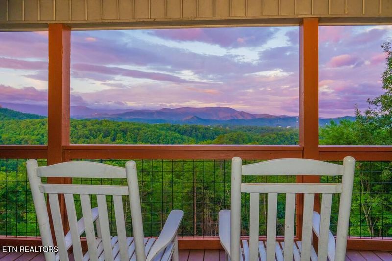 2037 Mccarter Dr, Sevierville, TN 37862