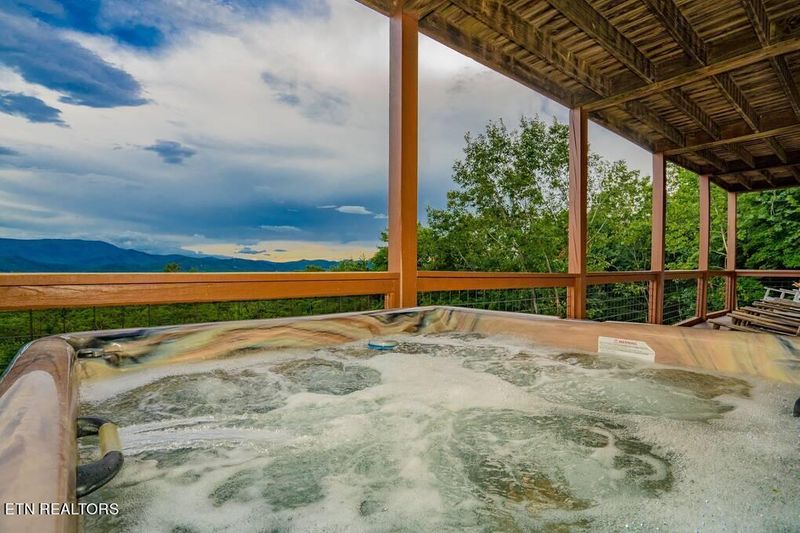 2037 Mccarter Dr, Sevierville, TN 37862