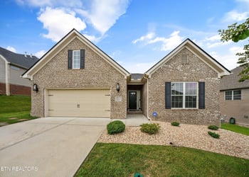 2037 Wooded Mountain Ln, Knoxville, TN 37922