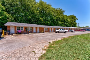 20370 W Lee Hwy, Philadelphia, TN 37846