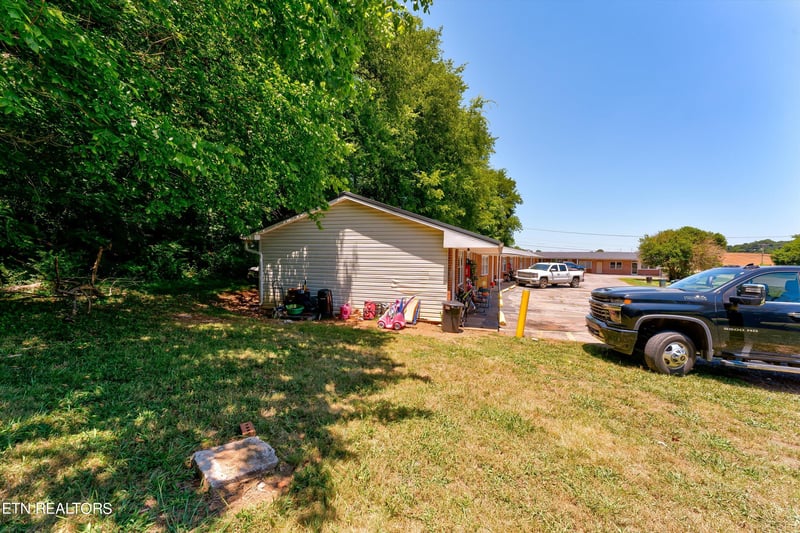 20370 W Lee Hwy, Philadelphia, TN 37846