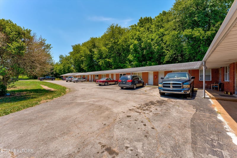 20370 W Lee Hwy, Philadelphia, TN 37846