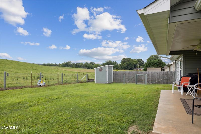 2038 Murphys Chapel Dr, Sevierville, TN 37876