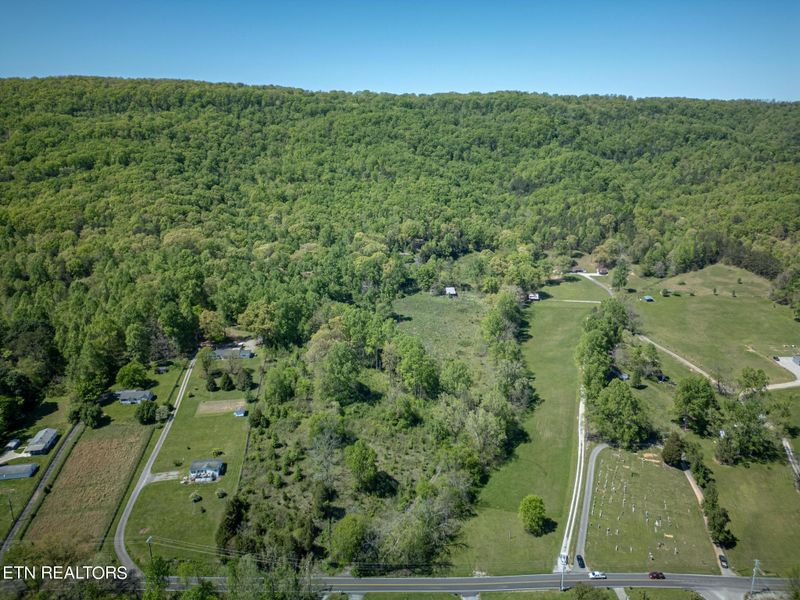 2039 Dutch Valley Rd, Clinton, TN 37716