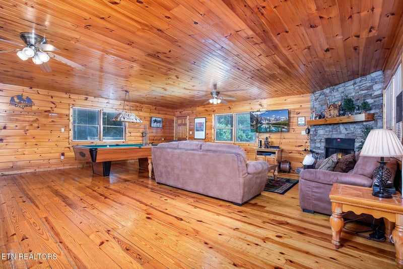 2039 Oakmont Dr, Sevierville, TN 37876