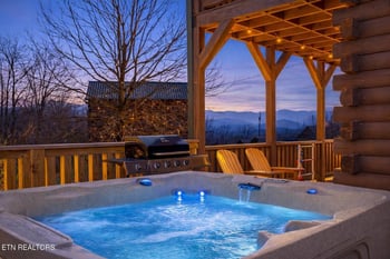 2039 Oakmont Dr, Sevierville, TN 37876