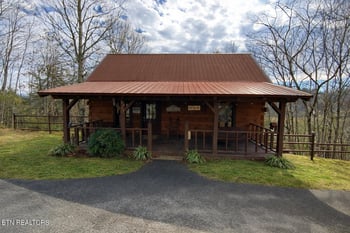 2039 Piney Overlook Ln, Sevierville, TN 37862