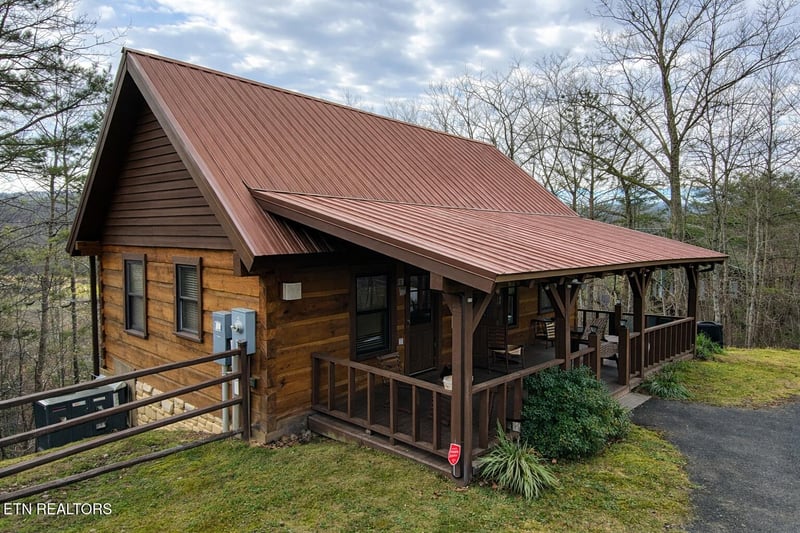 2039 Piney Overlook Ln, Sevierville, TN 37862
