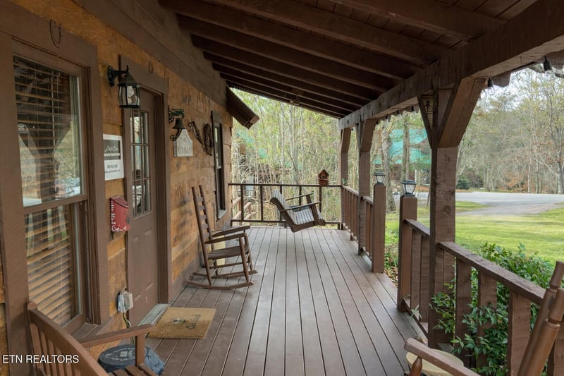 2039 Piney Overlook Ln, Sevierville, TN 37862