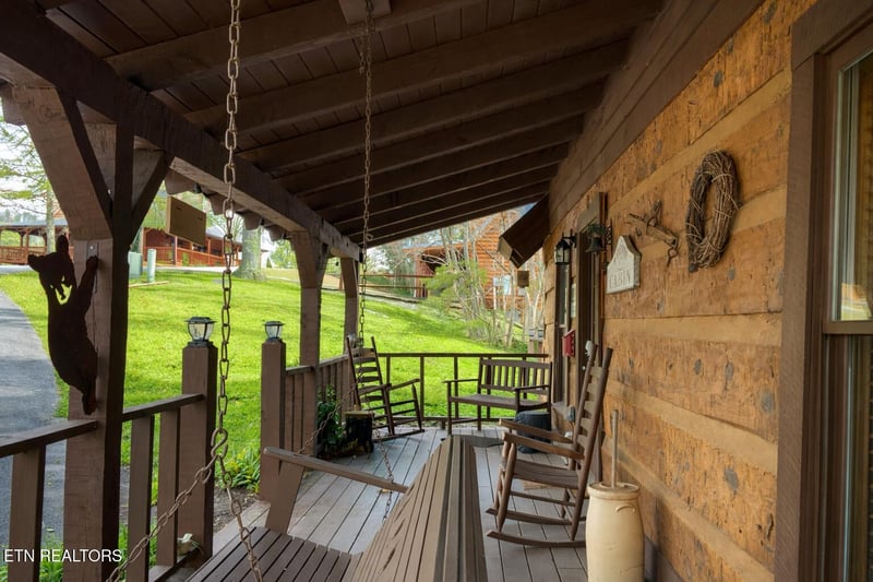 2039 Piney Overlook Ln, Sevierville, TN 37862