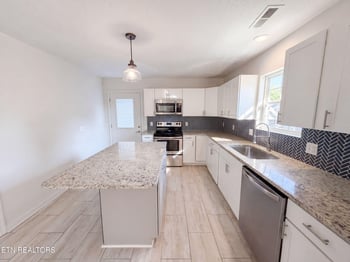 2039 Slippery Rock Cir, Sevierville, TN 37862