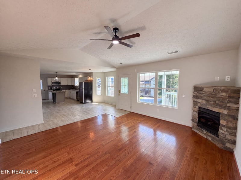 2039 Slippery Rock Cir, Sevierville, TN 37862