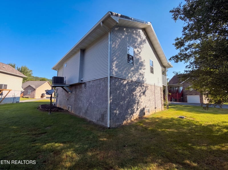 2039 Slippery Rock Cir, Sevierville, TN 37862