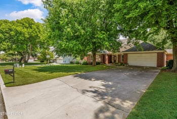 204 Battery Hill Cir, Knoxville, TN 37934
