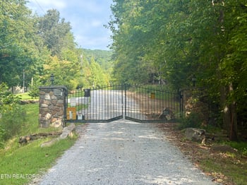 204 Black Fox Rd, Washburn, TN 37888