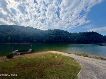 204 Black Fox Rd, Washburn, TN 37888