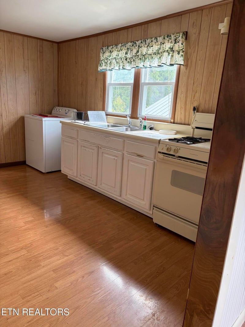 204 Blair Ave, Sweetwater, TN 37874