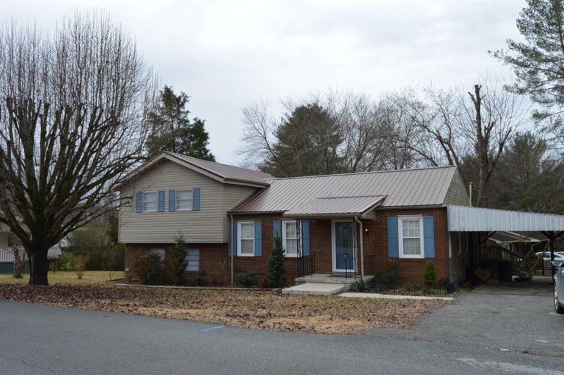 204 Carroll Dr, Harriman, TN 37748