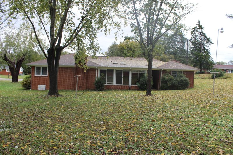 204 Cedar Hills Dr, Clinton, TN 37716