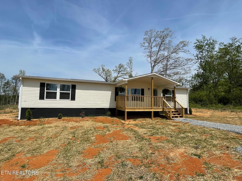 204 Community Dr, Madisonville, TN 37354