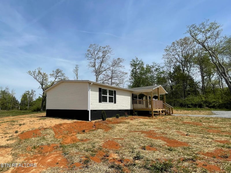 204 Community Dr, Madisonville, TN 37354