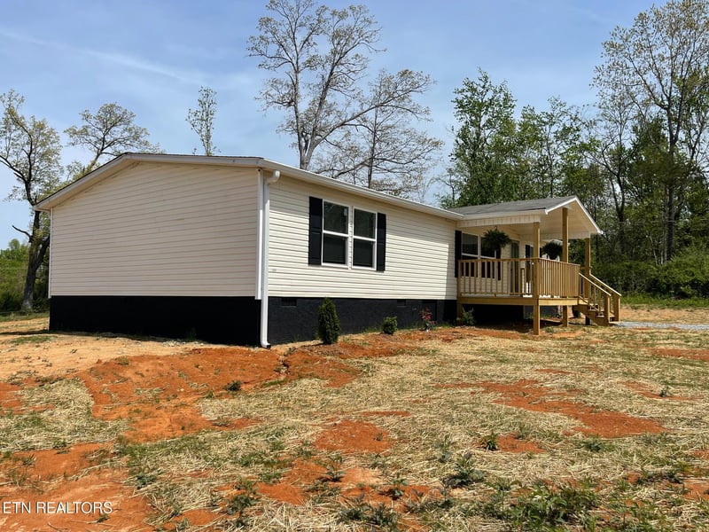 204 Community Dr, Madisonville, TN 37354