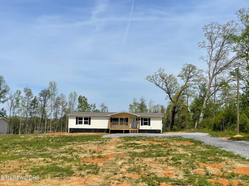 204 Community Dr, Madisonville, TN 37354