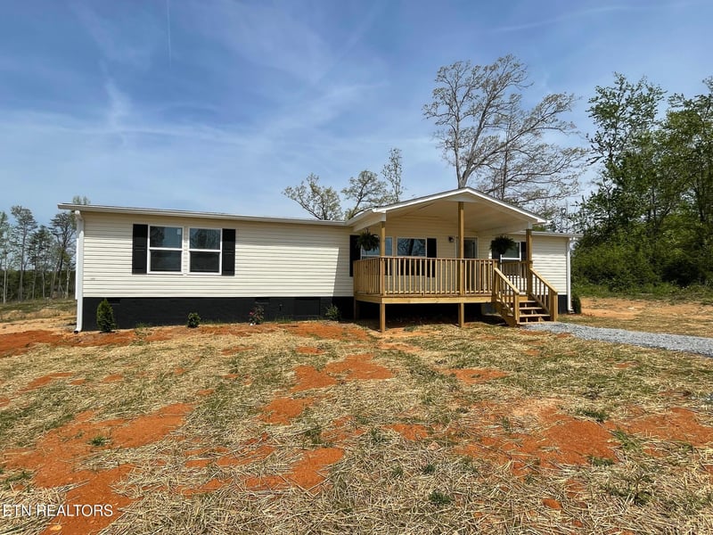 204 Community Dr, Madisonville, TN 37354