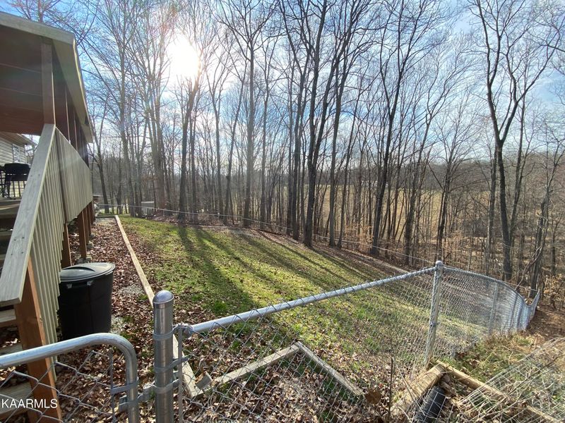 204 Crestview Ln, Jacksboro, TN 37757
