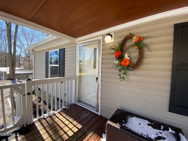 204 Crestview Ln, Jacksboro, TN 37757