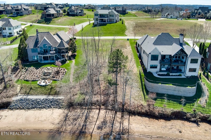 204 Cypress Pointe Dr, Lenoir City, TN 37772
