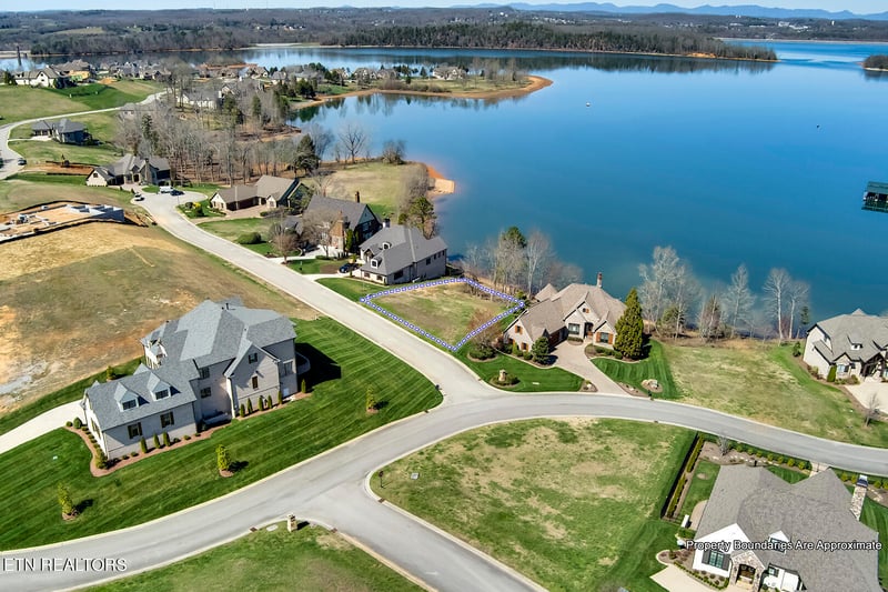 204 Cypress Pointe Dr, Lenoir City, TN 37772