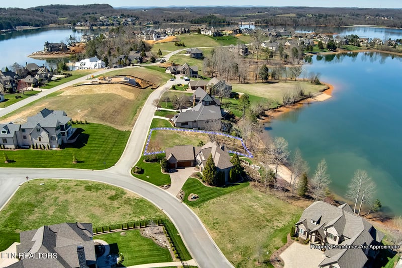 204 Cypress Pointe Dr, Lenoir City, TN 37772