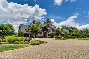 204 Cypress Pointe Dr, Lenoir City, TN 37772