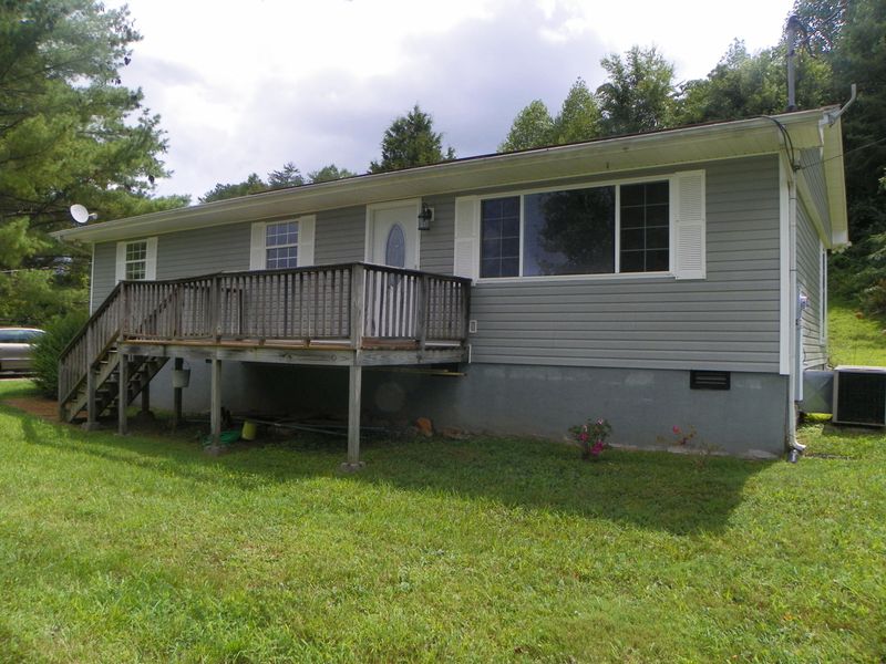 204 Den Ln, Heiskell, TN 37754