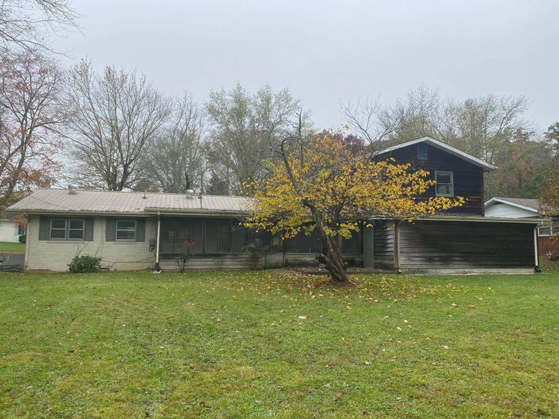 204 E Seneca Cir, Oneida, TN 37841